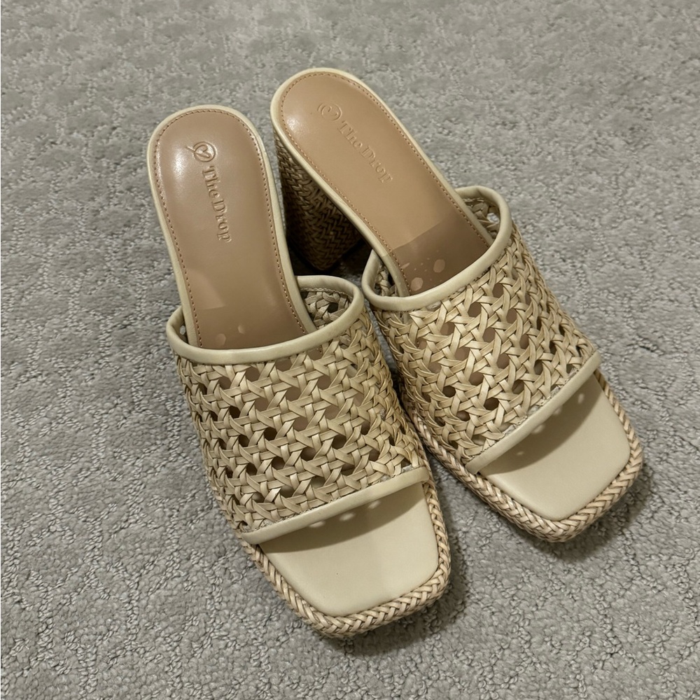 White woven heel